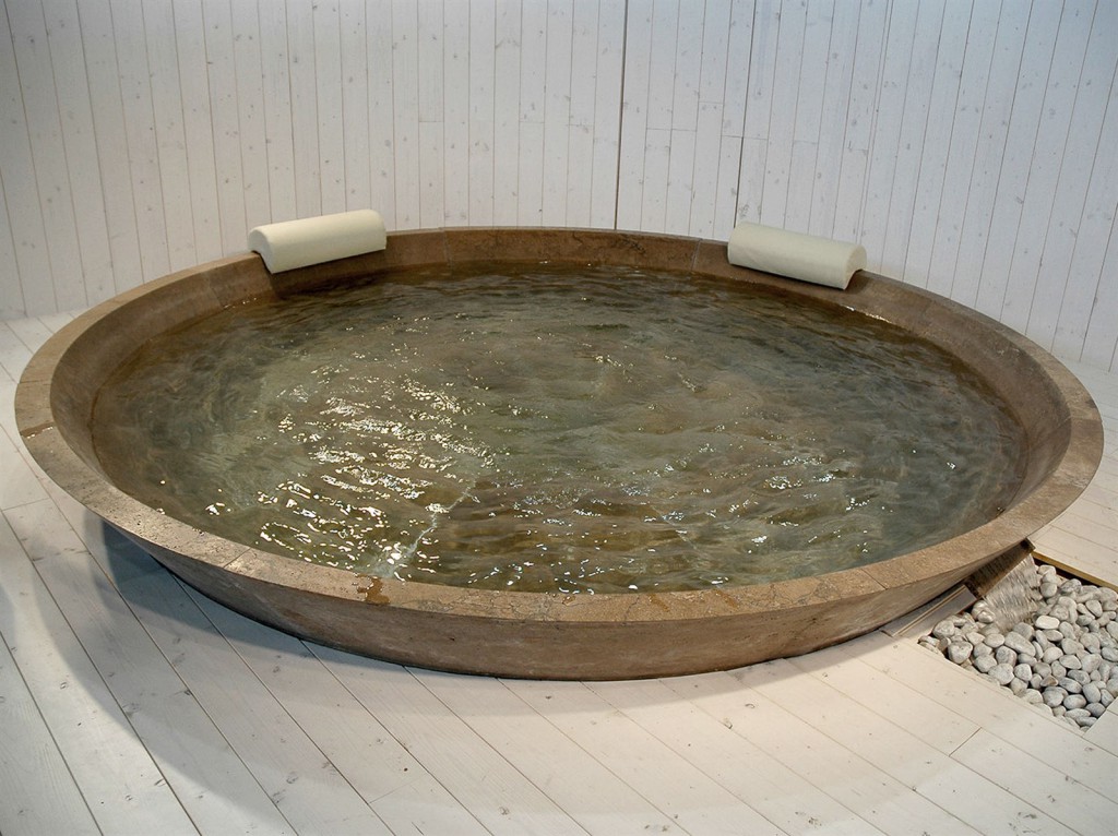 Vaselli Круглая ванна из камня с гидромассажем