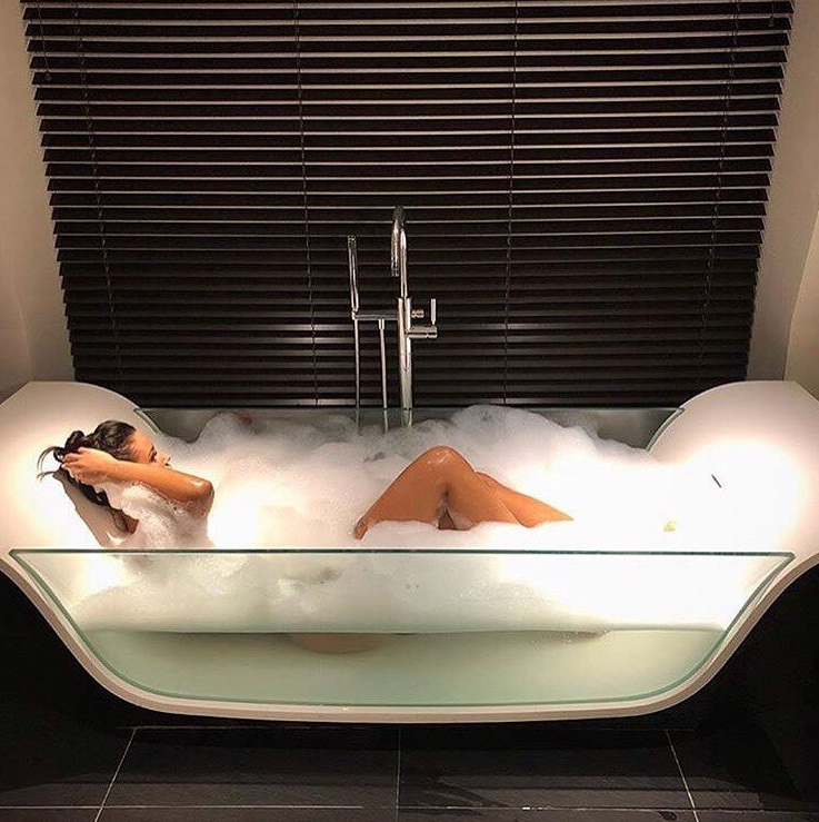 Chaise Longue Vitre Moma Design ванна отдельностоящая из Corian и стекла 195х75 и 195х90 см